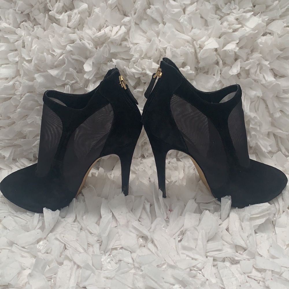 Guess | Black suede bootie | 7.5